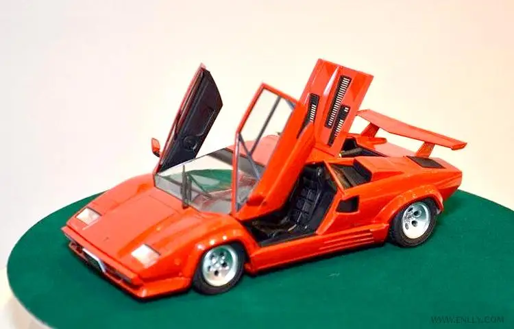 Countach 5000 Quattrovalvole 1/24 модель автомобиля 01155