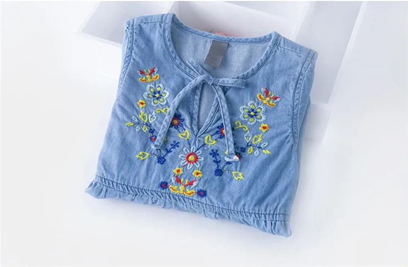 Осеннее хлопковое джинсовое платье; платье с цветочным рисунком для маленьких девочек; винтажные вечерние платья с вышитыми цветами; одежда для малышей