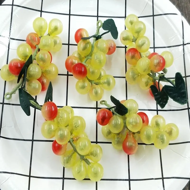 Yellow Red Grape 2 шт./упак. Реалистичный искусственный пластиковый виноград накладные поддельные Декоративные Фрукты Свадебный сад вечерние декор мини фрукты моделирование - Цвет: Yellow Red Grape