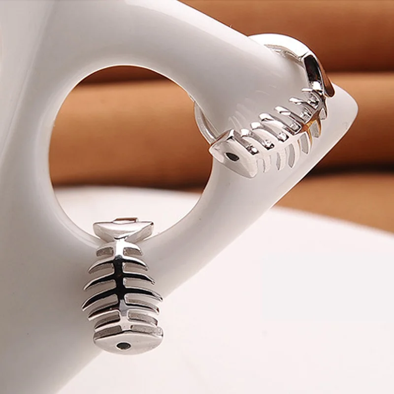

1 P S925 Sterling Silver Heart-shaped Earrings Rhinestone Temperament Female Love Simple Cat Simple Kitten Fish Ear Ear Jewelry