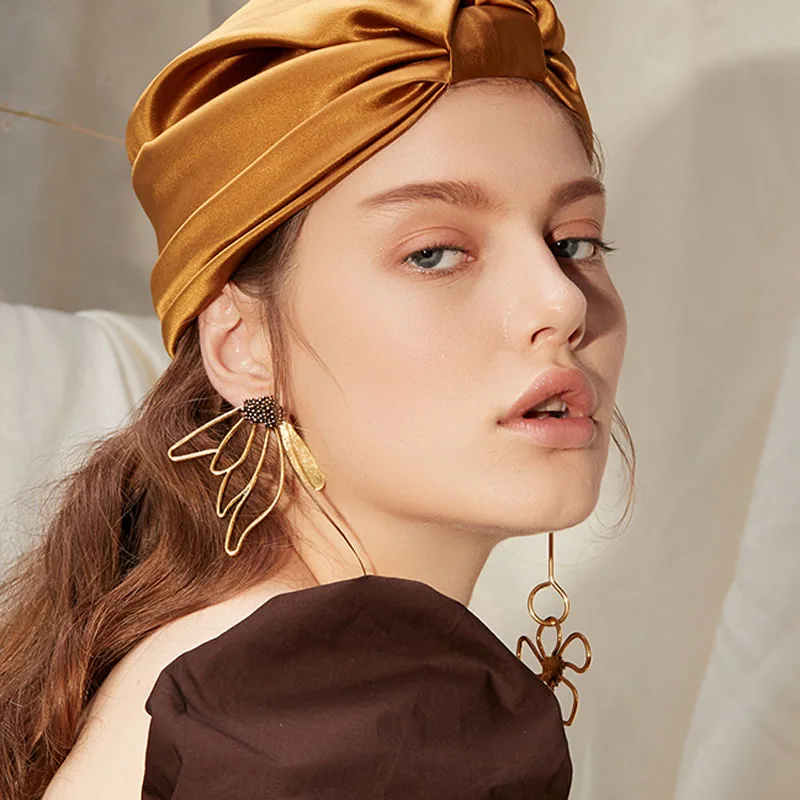 

Asymmetric Flower Supear Long Earrings For Women Stunning Bronze Korean Earrings 2018 Vintage Christmas Earrings Femme Bijoux