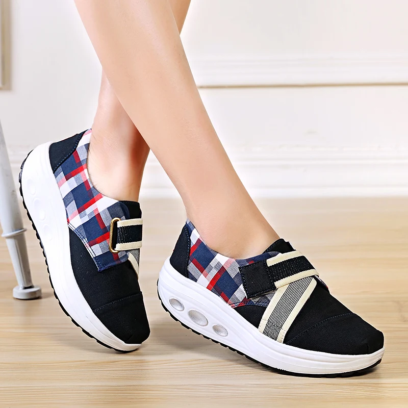 Новые женские теннисные туфли; Feminino Zapatillas Deportivas Muje; дышащие Нескользящие туфли на танкетке