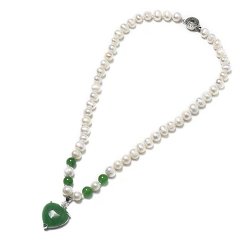 

A 22*23*9 mm small Pendant the shape of a Deep Emerald Green heart with Four Light Green beads oval Pearl Beads 8-9 mm Necklace