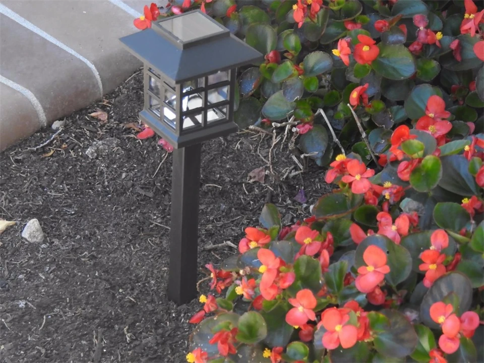 Солнечной энергии зарядки наружная газонная лампа сад и фонари для заднего двора водостойкие украшения освещение для дорожка для парковки