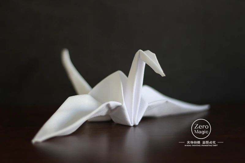 

Free Shipping! Origamagic (Origami Magic) -Crane, WHITE/Red color, Magic Trick ,Close Up props,Street,Accessories,mentalism