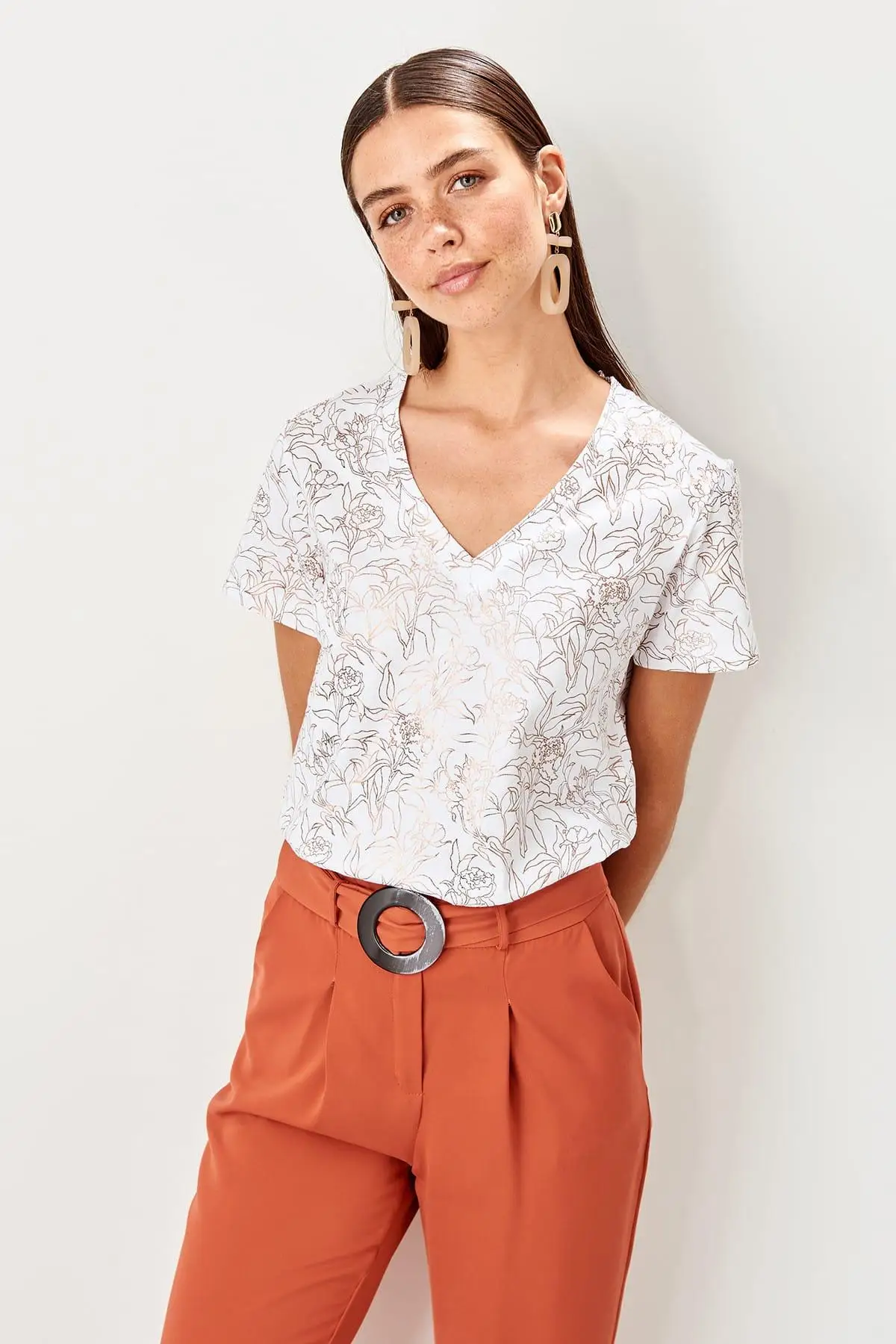Trendyol белые Базовые Трикотажные футболки TWOSS19VG0270|Футболки| |