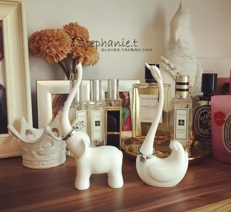 

Lovely white animal ring holders Ring stands Jewelry holders Wedding gifts