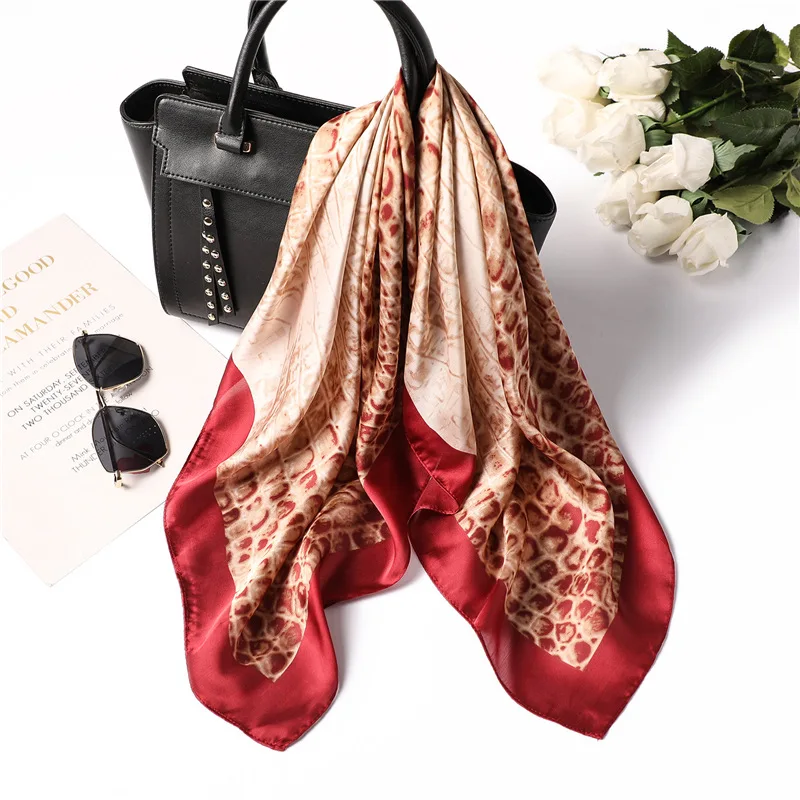 Роскошный бренд, модный летний Шелковый квадратный шарф для женщин, леопардовая атласная повязка для волос на шею, пляжный хиджаб, головной платок для женщин