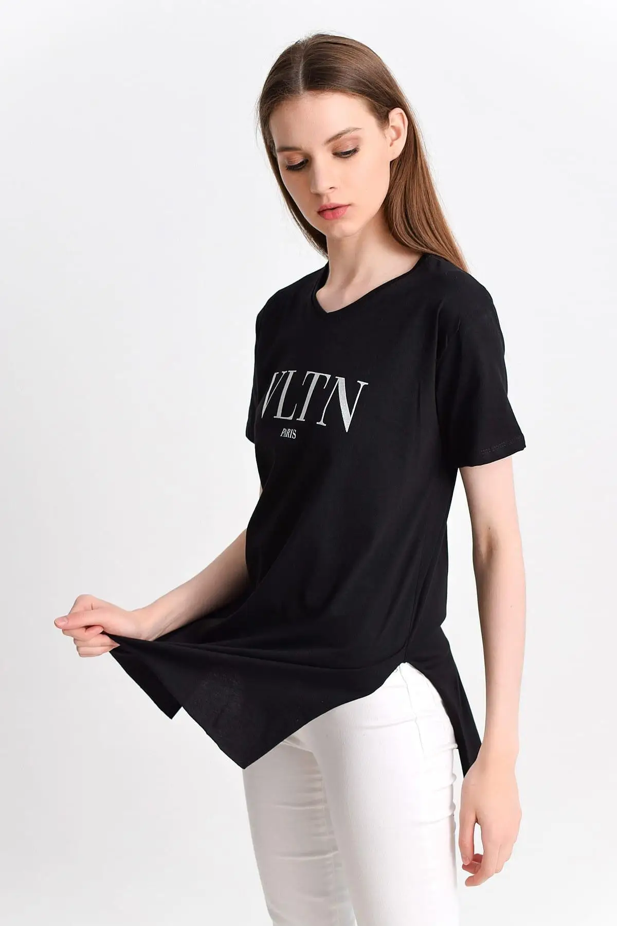 Хлопковая женская черная майка Vltn Paris Bass. Блузка с коротким рукавом и v-образным