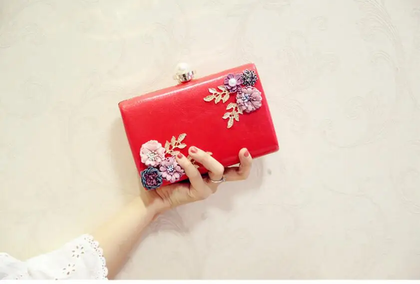2023 High Quality Women Handmade Flowers Evening Bags Mini Wedding Dinner Bags Luxury Clutch Purse With 2 Chains