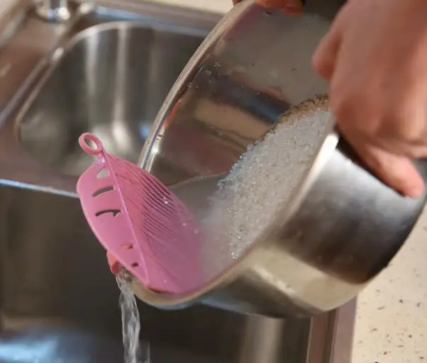 

New Arrival Durable Clean Leaf Shape Rice Strainer Sieve Beans Peas Cleaning Gadget Strainer for Kitchen Clips Tools