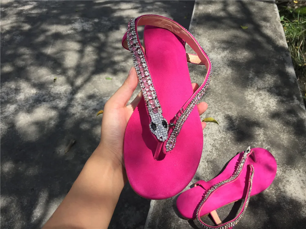 Mcacchi/женские босоножки розового и красного цвета; странные туфли стразы; змеиная цепочка; женская обувь с ремешками; сандалии на плоской подошве со стразами; большие размеры