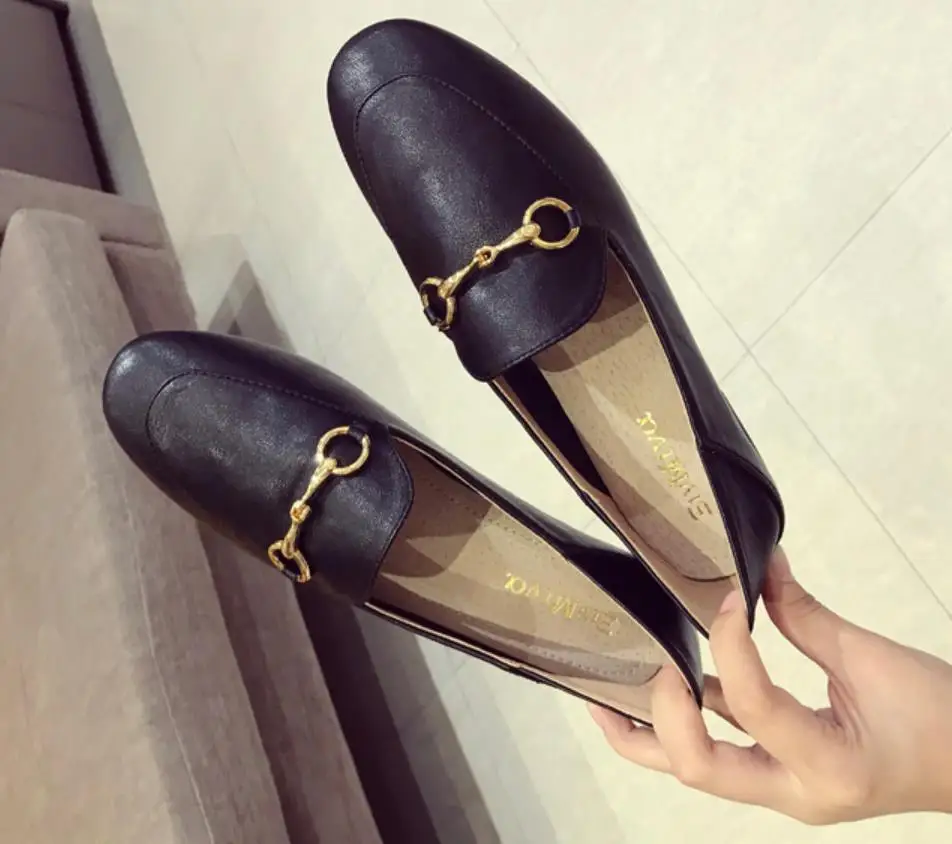 

2019 spring and autumn new women's casual shoes British style metal buckle round head flat heel shoes elegant women loafers