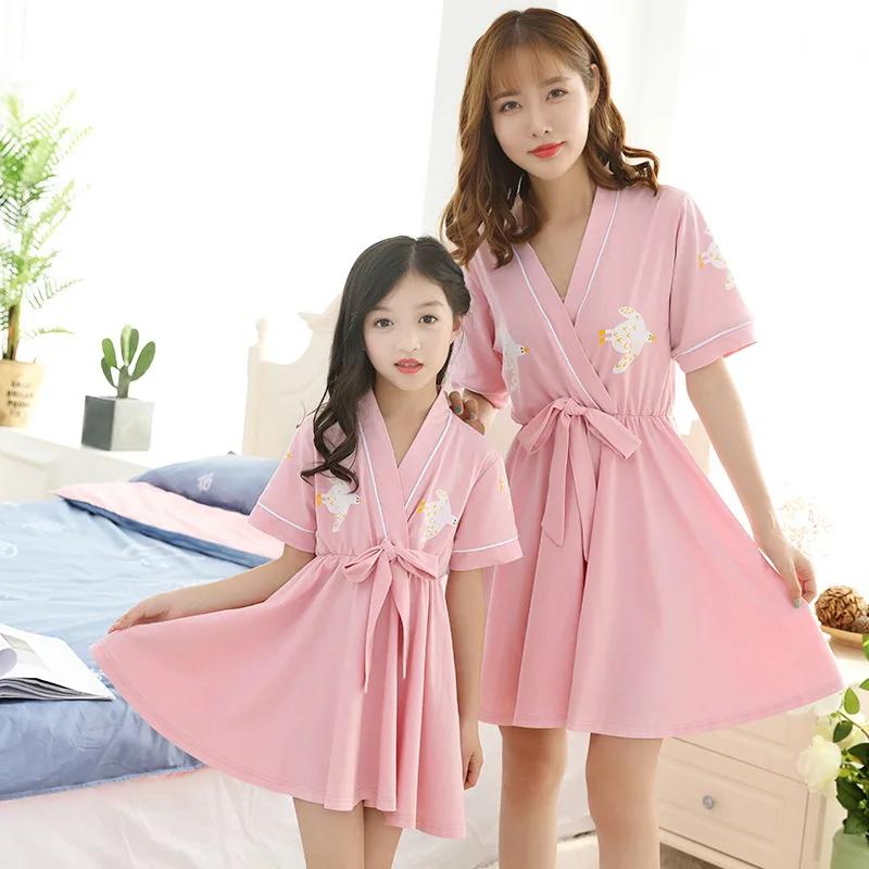 

Mother Daughter Macthing Pajamas Mommy and Me Clothes Mom Daughter Dress Women Kids Robes Night Gown Family Matching Clothes