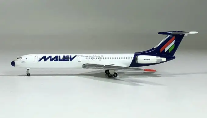 

Rare HP1:500 Hungary il-62m aircraft model ha-lia Limited Edition Alloy collection model