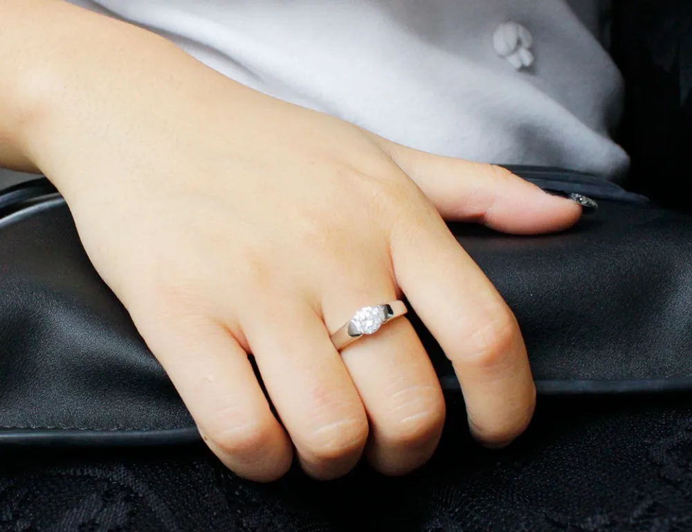Hot sale 925 Sterling Silver 0.3ct Cubic Zirconia Solitaire Simple Engagement Ring For Girl Fashion Jewelry For Women Ring