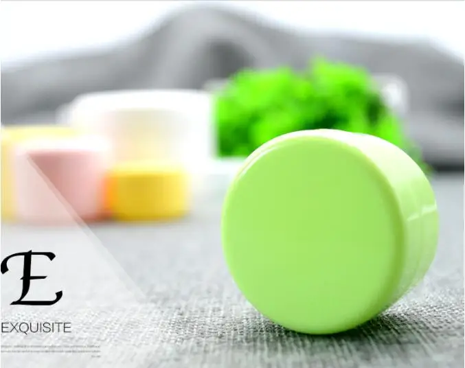 

1 piece mini cosmetics beads empty jar jar lipstick container eyeshadow makeup cream round face bottle container random color