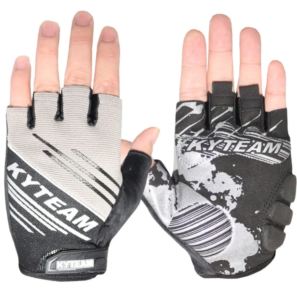 Black cycling gloves