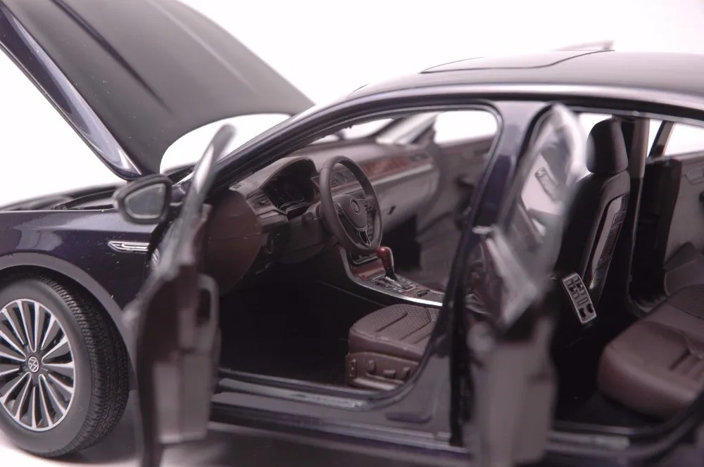 Volkswagen Passat 2016 car model in scale 118 purple (4)