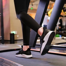 Летние кроссовки; женская прогулочная обувь; ультралегкие дышащие женские спортивные кроссовки из одноцветной сетчатой ткани; уличная спортивная обувь