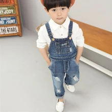 Новые осенние модные джинсовые комбинезоны для маленьких мальчиков и девочек рваные джинсы стрейч ковбойский Детский комбинезон джинсовые комбинезоны для мальчиков и девочек