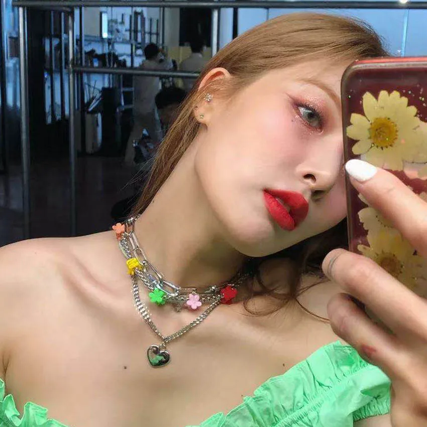 

HUANZHI 2019 New Colorful Flower Clip Multi-layer Heart Pendant Silver Chain Metal Line Lock Chain Necklace for Women Jewelry