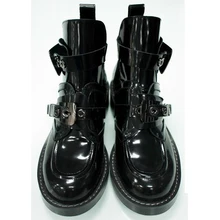 Зимние уличные ботинки со звездами; обувь на толстой плоской подошве; женские мотоциклетные ботинки; женские Ботинки martin в стиле панк с вырезами и металлической пряжкой