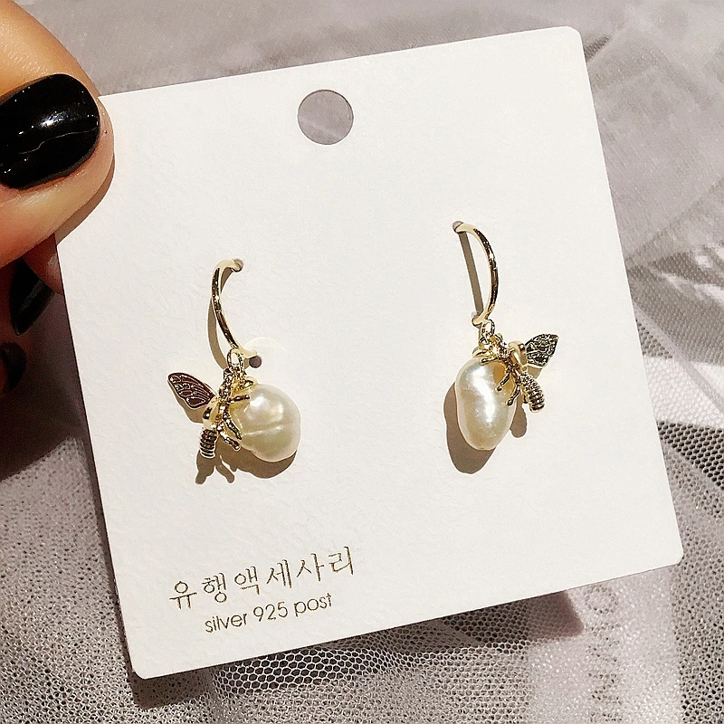 

High Quality Gold Color Dangle Earrings Delicate Metal Bee Freshwater Pearl Earrings Fashion Women Girls Jewelry