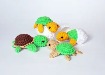 

crochet armigurumi rattle sea turtle model number WL0012