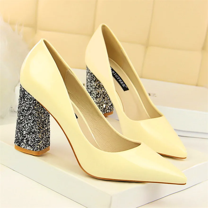 Модная обувь из ткани, расшитой блестками; туфли на высоком каблуке Для женщин офисные туфли OL Лакированная кожа острый носок туфли обувь на высоком каблуке Для женщин 7 цветов - Цвет: Белый