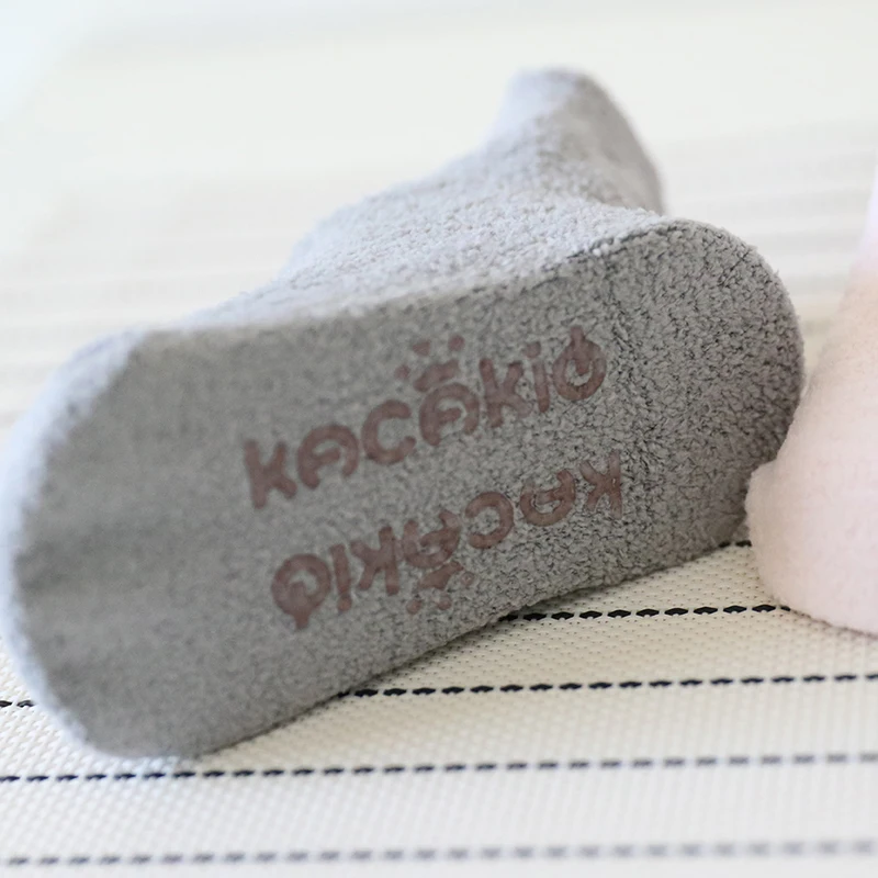 Теплые носки из кораллового флиса для детей 0-4 лет, толстые носки из чесаного хлопка с рисунком медведя, нескользящие носки для малышей/новорожденных