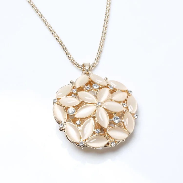 Grateful Accessories Novelty Necklace Lovely 3D Camellia Flower Shaped