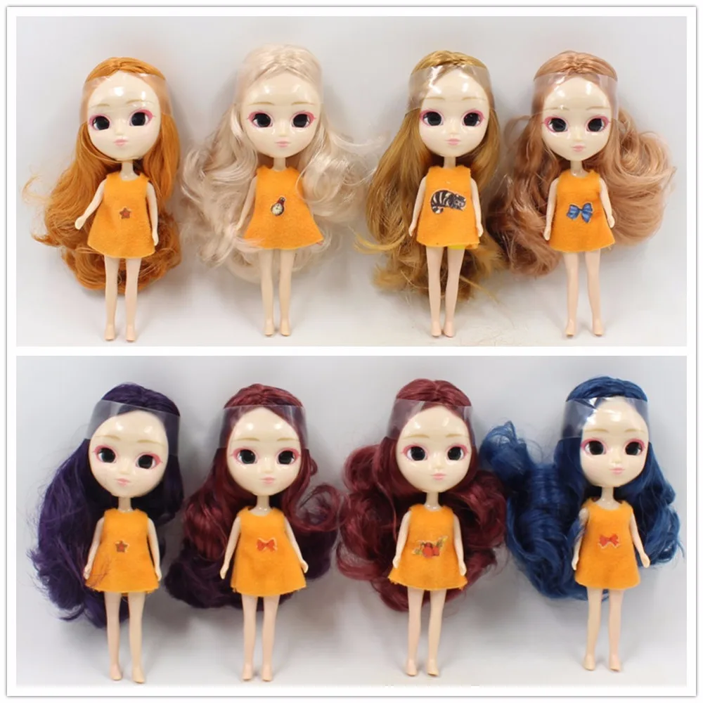 

free shipping 10CM height Pullip mini doll clothes is random