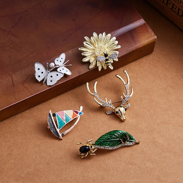 

Rinhoo Rhinestone Alloy Gold And Silver Cicada Bee Butterfly Leaf Brooches For Men Crystal Enamel Brooch Pins Christmas Gifts