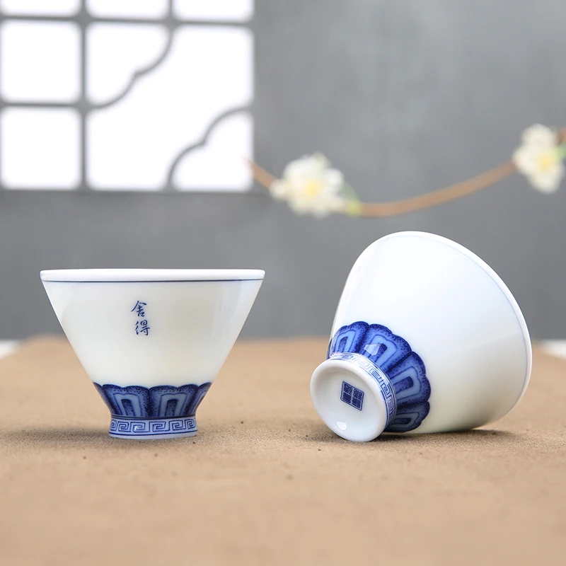 

China blue-and-white porcelain tea cup Chinese serving cup 50ml ceramic cups of tea ONE piece Jingdezhen master cup Zen style