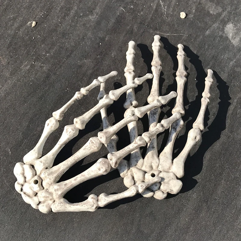 

2Pcs/Set Halloween Scary Skeleton Hands Skull Claw Hand Bone Haunted House Escape Room Horror Props Halloween Party Decoration