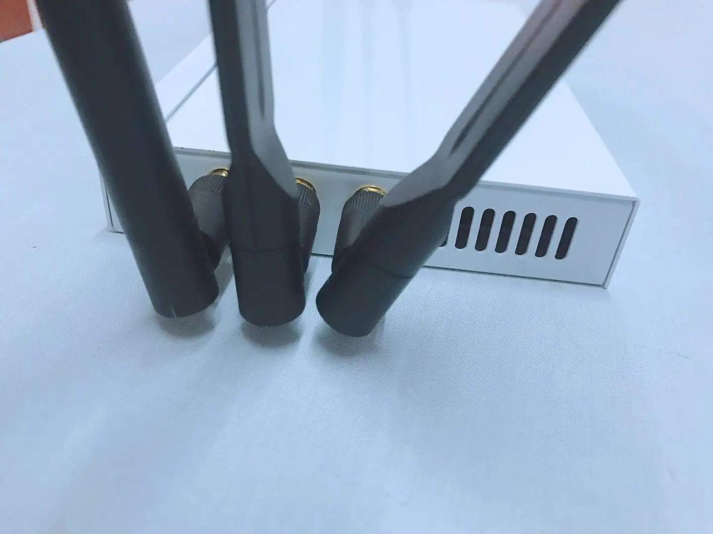Промышленный маршрутизатор с поддержкой OPENWRT 4 SIM карты модем huawei 4g на складе