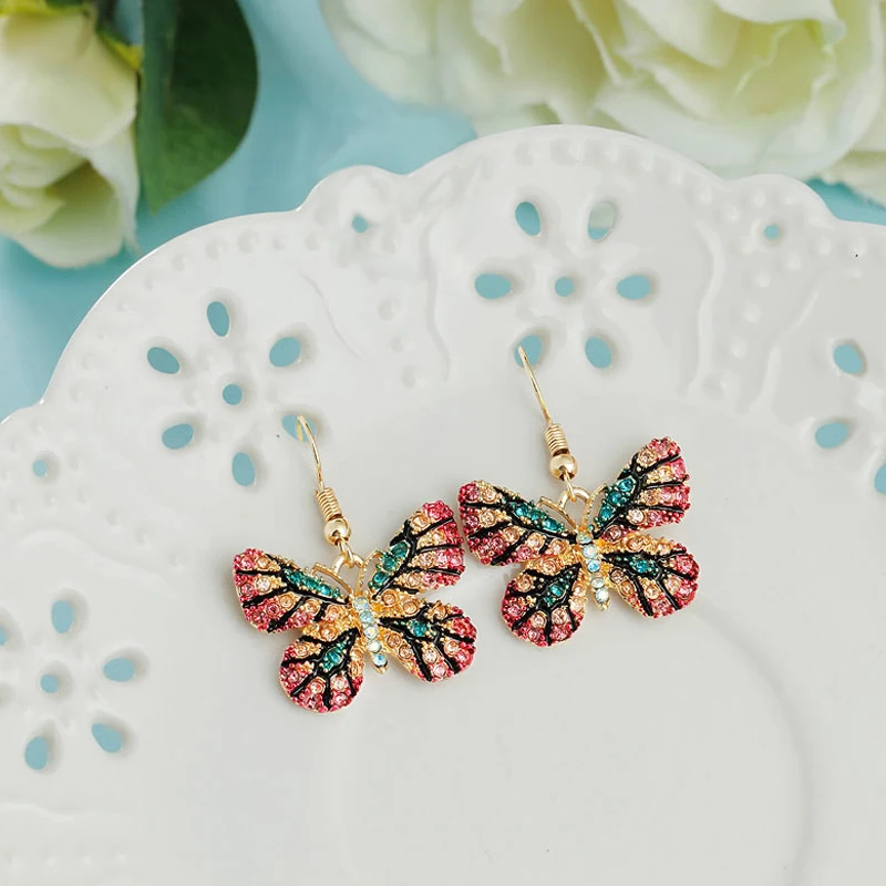 

Newest Best Dominated Gold Color Austrian Crystal Lovely Butterfly Stud Ear Women Fashion Personality Butterfly Short Earrings