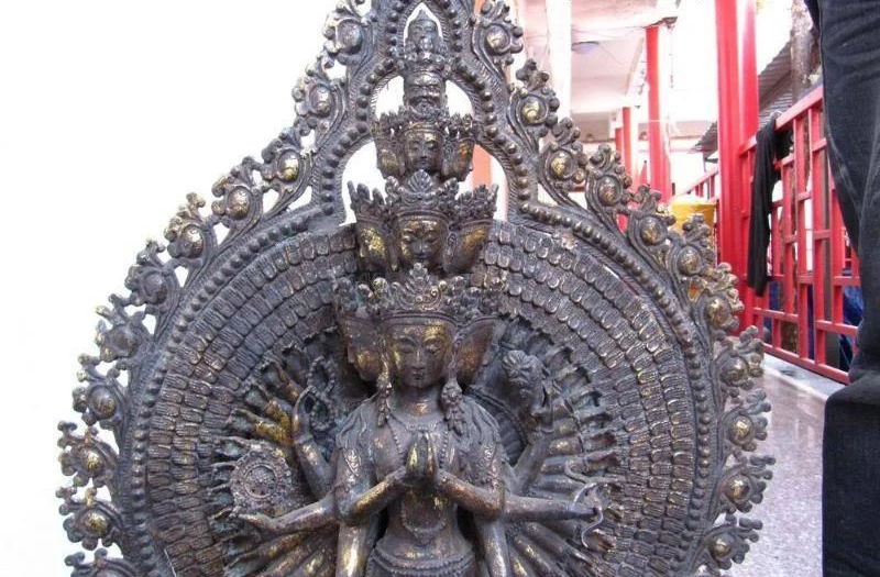 

31"Tibet Buddhism Temple Copper Bronze Eleven-faced Avalokitesvara Buddha Statue 8.02