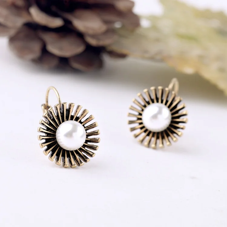 

Indian Jewelry Stud Earrings Best Seller New Pearls Jewelry Fashion Chic Antique Gold Color Filled Punk Earrings Free Shipping