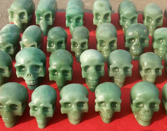 

(1 PC) 100% natural quartz crystal reiki gift for dongling jade carving skull to heal
