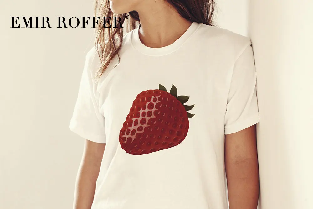 Free Girl T-Shirt Logo Branding Mock-up Psd