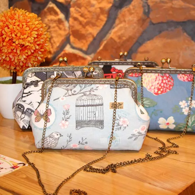 

20*13*8cm Handmade Cotton Canvas Fabric Mouth Gold Frame Material Kit Clutch Bag with Chain Cross-body Bag