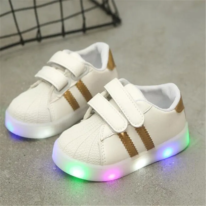 

2019 children's LED sports shoes new spring children's colorful flash Led Light girls casual shoes baby toddler shoes