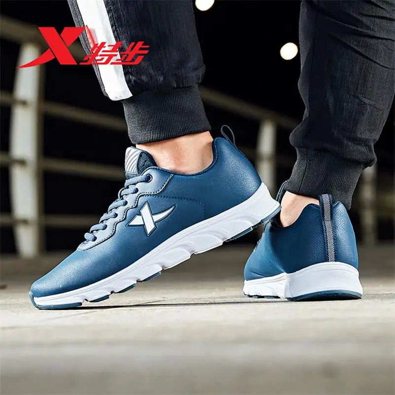 Xtep Blade Мужская беговая Обувь из сетки и кожи, спортивные кроссовки, светильник, дышащая беговая Обувь для мужчин 982119119399 - Цвет: blue