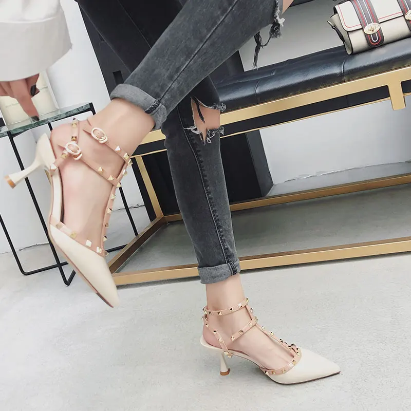 

2019 Summer new low heel rivet high heels sandals