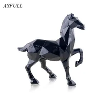 Современная Абстрактная статуя белой лошади, полимерные украшения, украшение дома, аксессуары для подарка, Геометрическая скульптура черной лошади из смолы