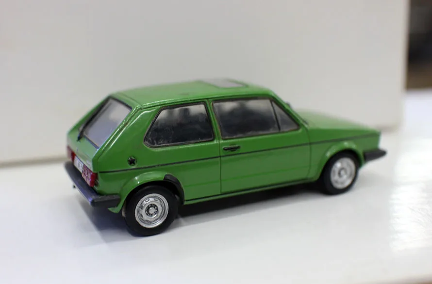 Классический 1/43 специальный Литой Сплав модель автомобиля Volkswagen GOLF I Рабочий стол дисплей Коллекция игрушек для детей