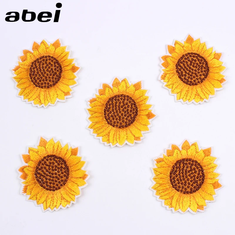 

10pcs/lot Embroidered Sunflower Patch Iron On Sew On Flower Sticker DIY Jeans Pants Shoes Bags Fabric Appliques Handmade Badge