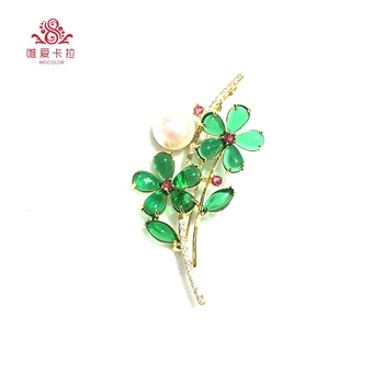 

WEICOLOR Beautiful Flower Brooch With White Natural Freshwater Pearl And Green Crystal.